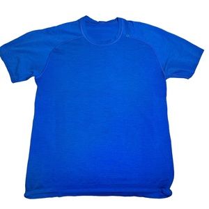 Men’s short sleeve Lululemon blue shirt - size medium